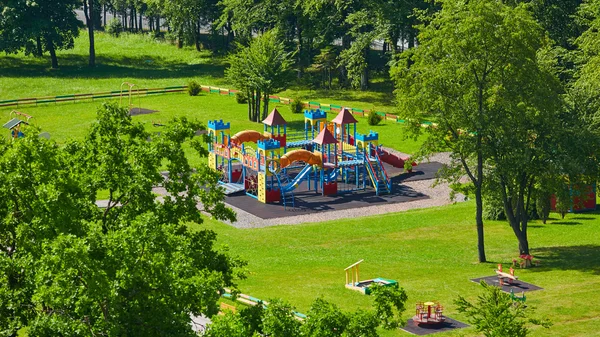 Equipo de juegos en el parque — Foto de Stock