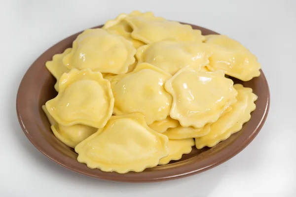 Hemlagade traditionella ryska ukrainska dumplings — Stockfoto
