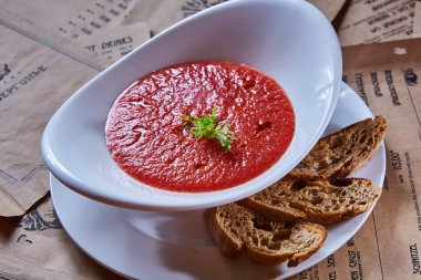 Domates gazpacho çorbası domates ile