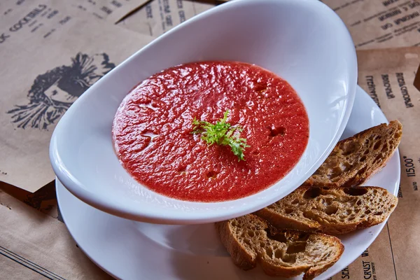 Sopa de gazpacho de tomate con tomates — Foto de Stock