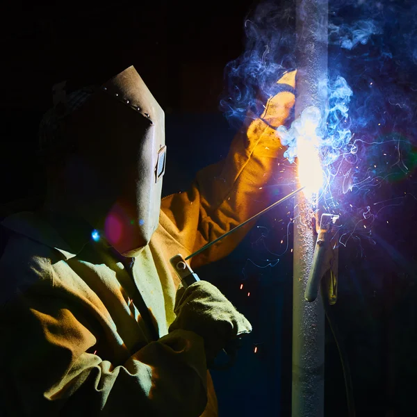 Welder worker welding metal by electrode — Stock Photo, Image