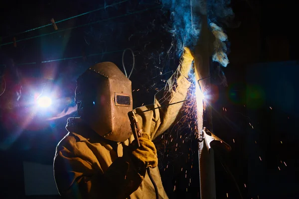 Welder worker welding metal by electrode — Stock Photo, Image