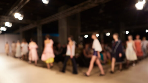 Модная подиум не в фокусе. Размытый фон
