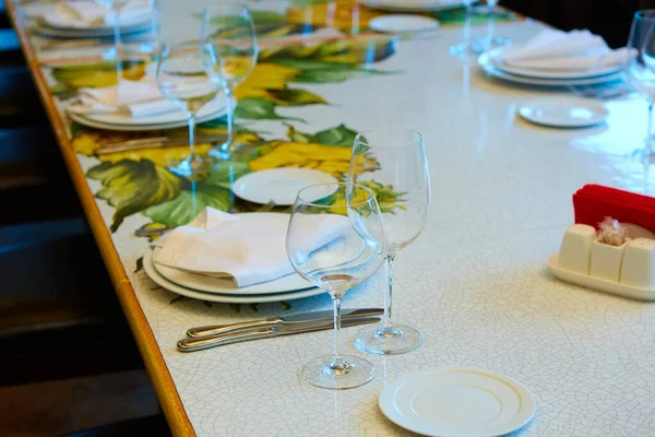 Table set for wedding or another catered event dinner. — Stock Photo, Image