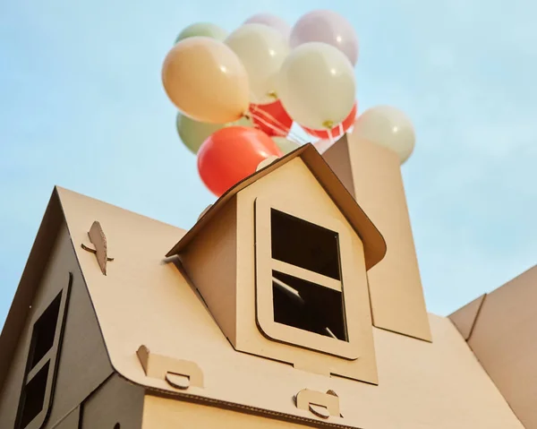 Cardboard playhouse in the backyard for kids. Eco concept — Stock Photo, Image