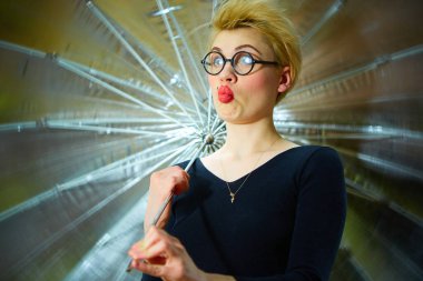 Şemsiyeli palyaço. Sağlık ve eğlence kavramı.