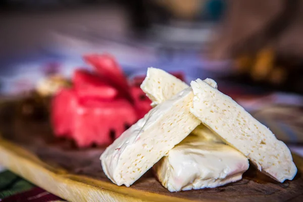 Закуска. Домашний сыр и арбуз — стоковое фото