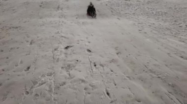 Kar Altında Kızak Kızak, Kışın Oynayan Çocuk, Akşam Dışarıda Kızak Çeken Küçük Kız.