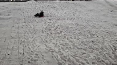 Kar Altında Kızak Kızak, Kışın Oynayan Çocuk, Akşam Dışarıda Kızak Çeken Küçük Kız.
