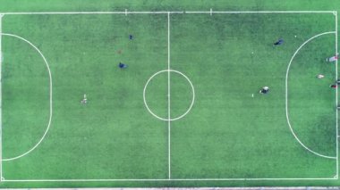 Mini futbol sahası hava aracı görüntüsü. Yukarıdaki futbol sahası