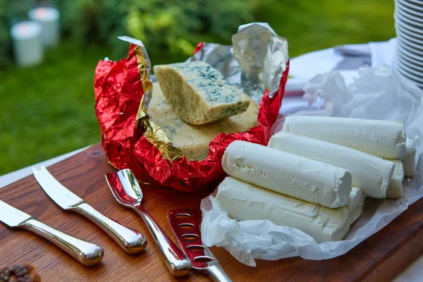 Cheese party table, perfect holiday appetizer on rustic wooden board — Stock Photo, Image