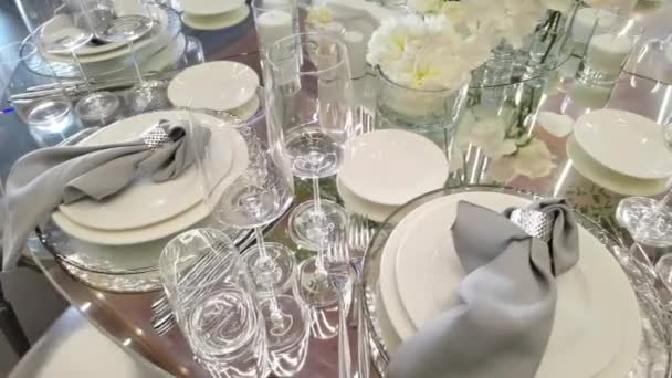 Kolorowe eleganckie nakrycie stołu. — Wideo stockowe