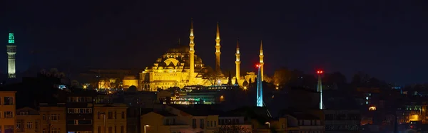苏莱曼清真寺夜景，最大的城市伊斯坦布尔，土耳其 — 图库照片