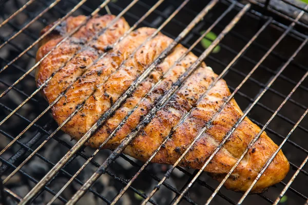 Fish char-grilled over flame — Stock Photo, Image
