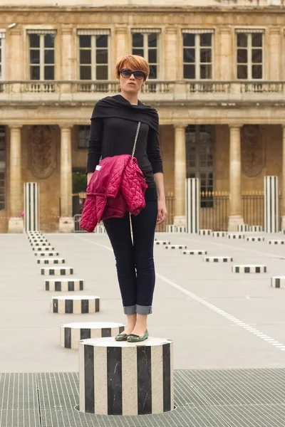 Mulher parisiense elegante — Fotografia de Stock