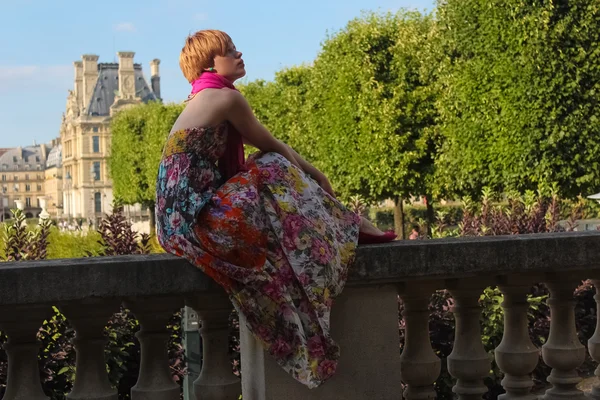 Mulher parisiense elegante — Fotografia de Stock