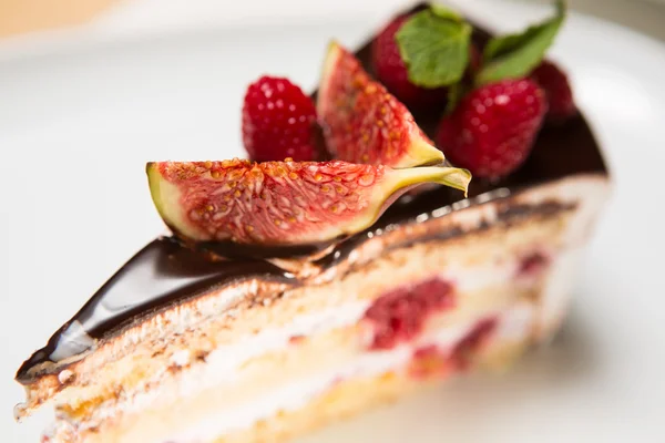 Cake with chocolate, fig and raspberry — Stock Photo, Image