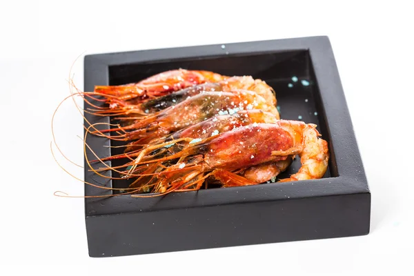 Grilled shrimp in black plate on white background. — Stock Photo, Image