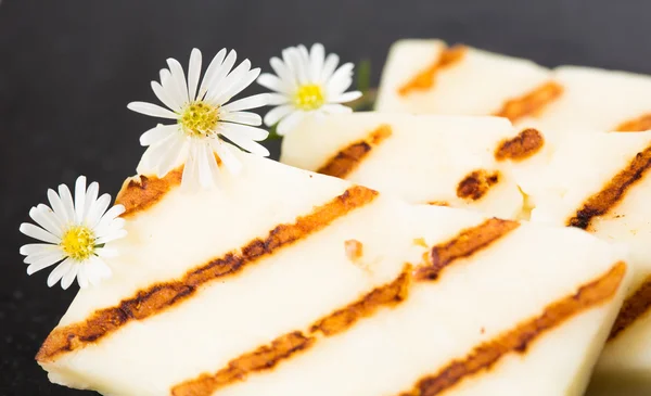 Halloumi cheese frying in grill pan. — Stock Photo, Image