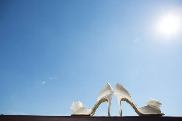 White wedding shoes. Close up — Stock Photo, Image