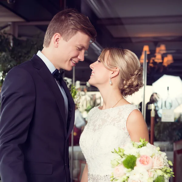 Beautiful wedding couple — Stock Photo, Image