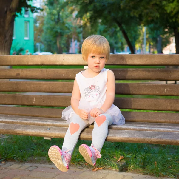 Outdoor portrait  of cute little girl — Stock Photo, Image