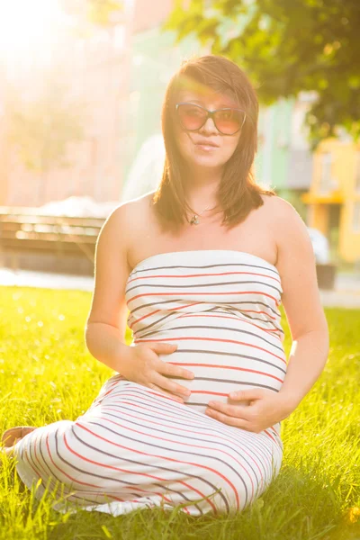 Belle femme enceinte — Photo