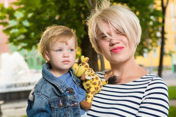 Young mother and her toddler girl — Stock Photo, Image