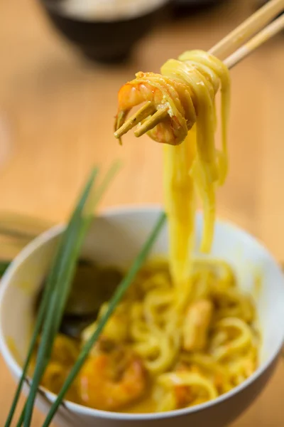 Cinese mescolare tagliatelle fritte — Foto Stock