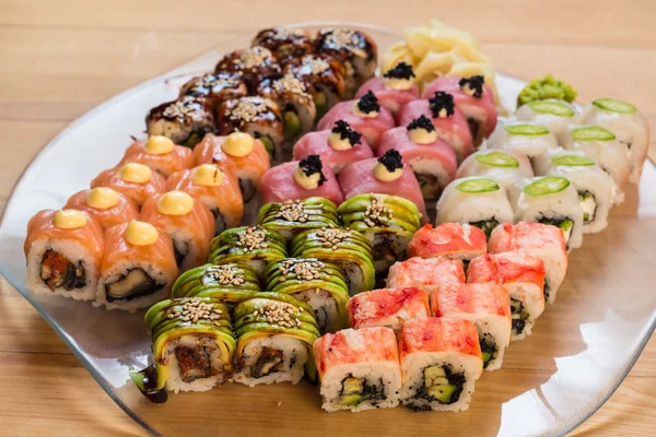 Zestaw japońskich sushi — Zdjęcie stockowe