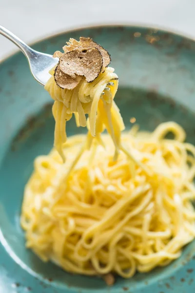 Maträtt av pasta med tryffel — Stockfoto
