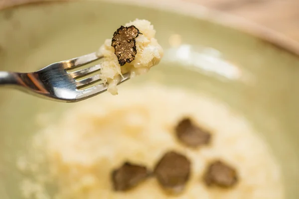 Risotto italiano con trufa negra — Foto de Stock