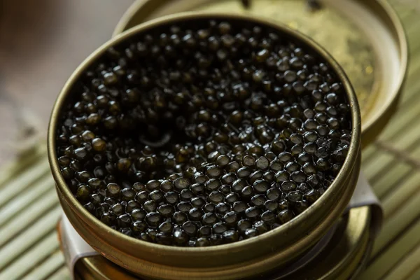 Black caviar in small round metal tin — Stock Photo, Image