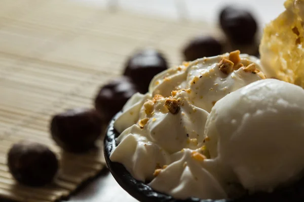 Glace aux noisettes fraîches — Photo