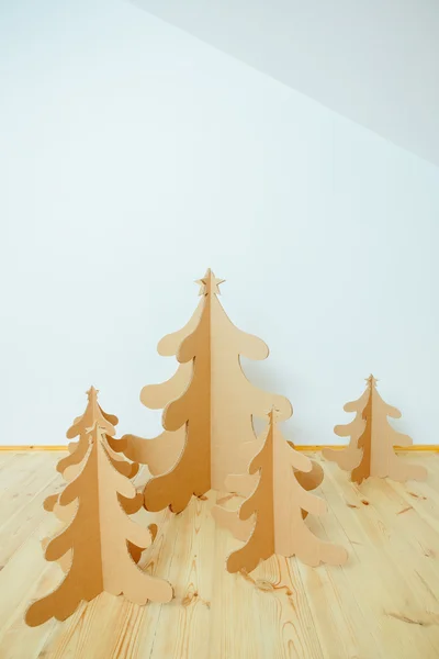 Рождественская ёлка из картона. Новый год — стоковое фото