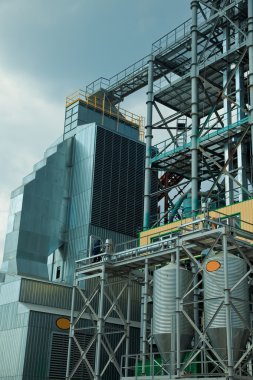 kule kurumsal güneşli bir gün kurutma tahıl