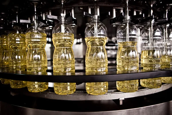 Usine de production d'huiles comestibles. DOFF peu profond . — Photo