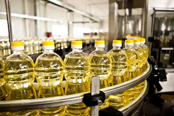 Usine de production d'huiles comestibles. DOFF peu profond . — Photo