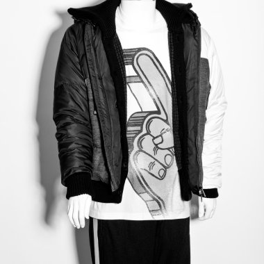 erkek elbiseleri giymiş manken