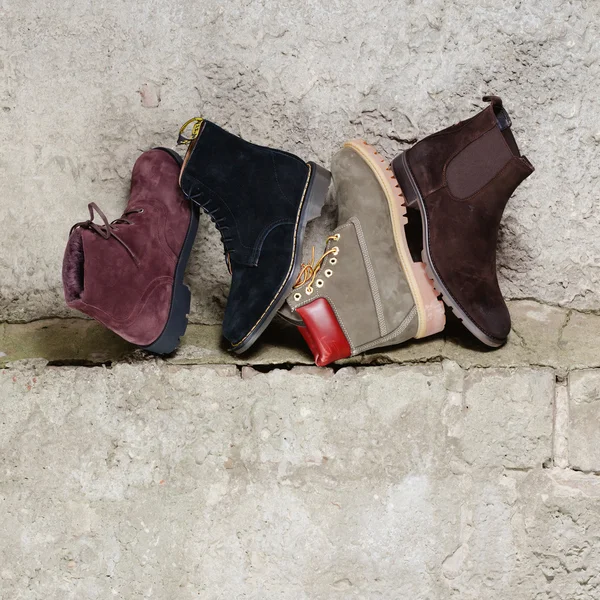 Uppsättning man skor på grunge bakgrund — Stockfoto