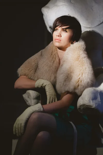 Retrato de mujer hermosa con cabello castaño . — Foto de Stock