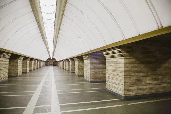 Metrostation in een grote stad — Stockfoto