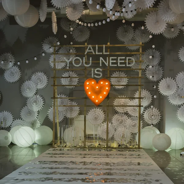 Wooden arch at wedding ceremony — Stock Photo, Image