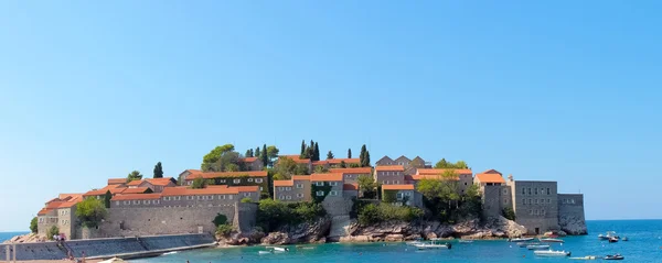 Sveti Stefan、小さな島、モンテネグロのリゾート。バルカン半島、アドリア海、ヨーロッパ. — ストック写真