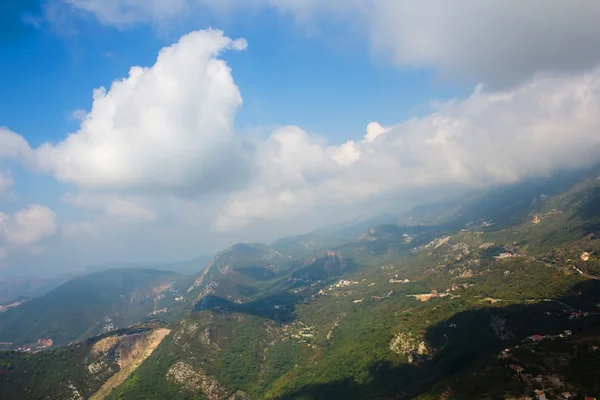 Karadağ'daki dağ yolu. — Stok fotoğraf