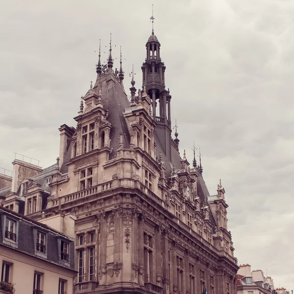 Louvre Müzesi