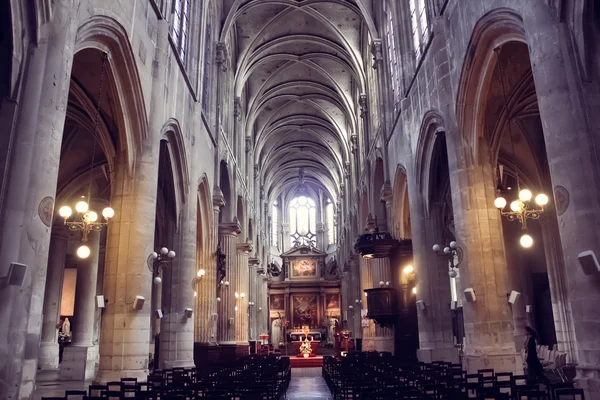 Famous Notre Dame cathedral interior view. — Stock Photo, Image