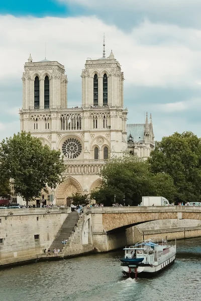 Notre Dame  with boat on Seine, France — Stock Photo, Image