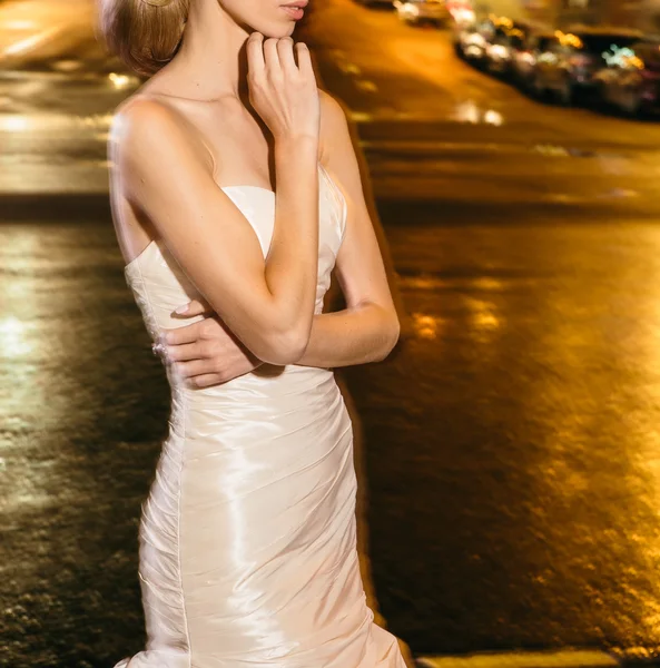 Beautiful bride — Stock Photo, Image