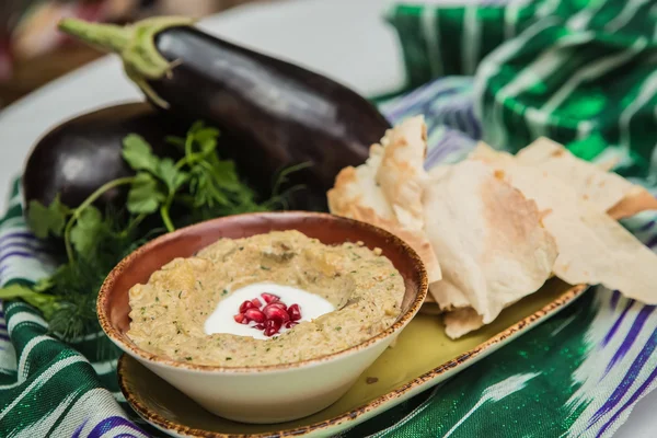 Tradiční arabský lilku dip baba ganoush — Stock fotografie